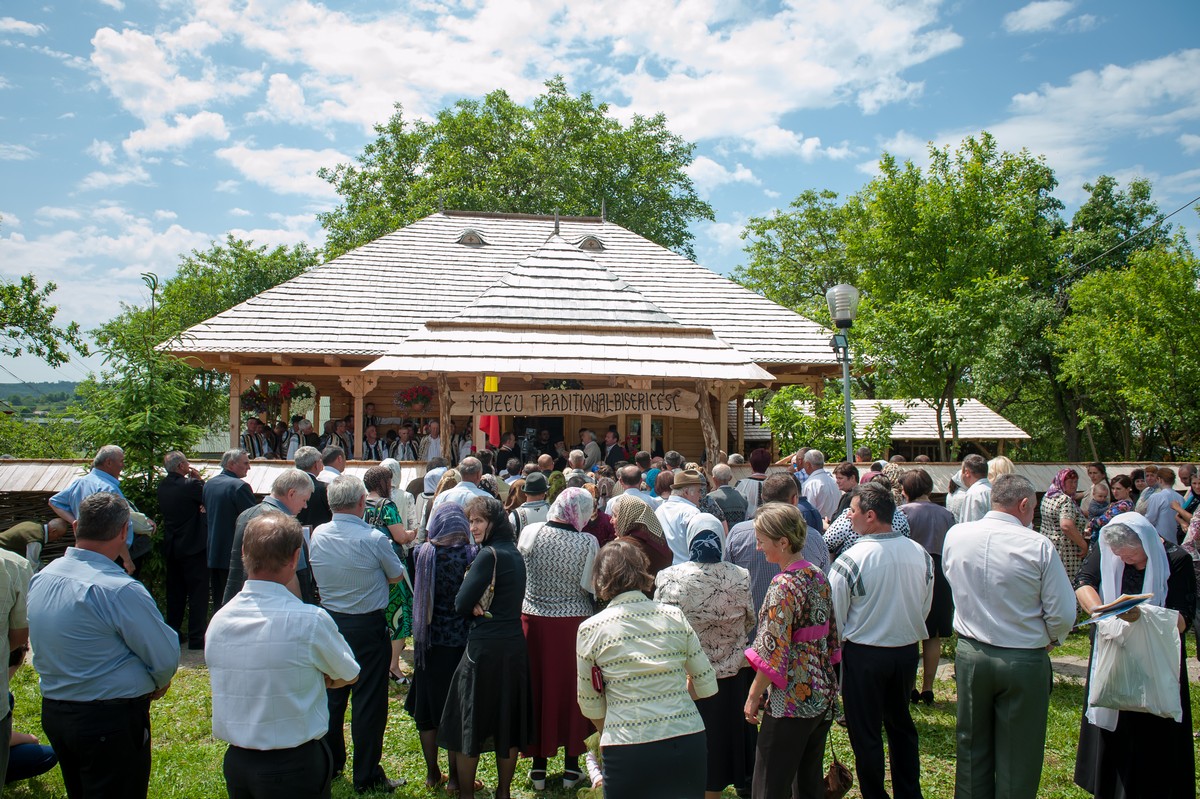Binecuvântare arhierească în Parohia Bogdăneşti 1