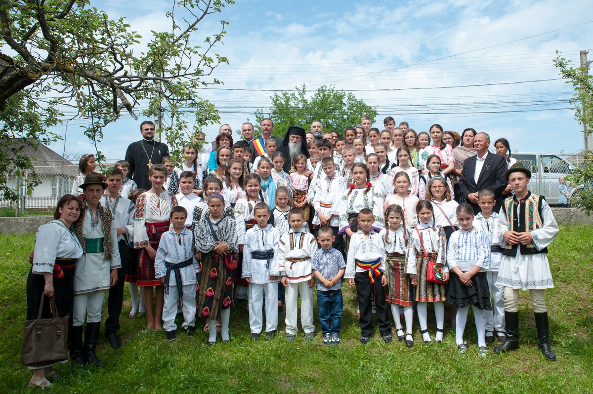 Foto: Louis Penel Binecuvântare arhierească în Parohia Bogdăneşti 1