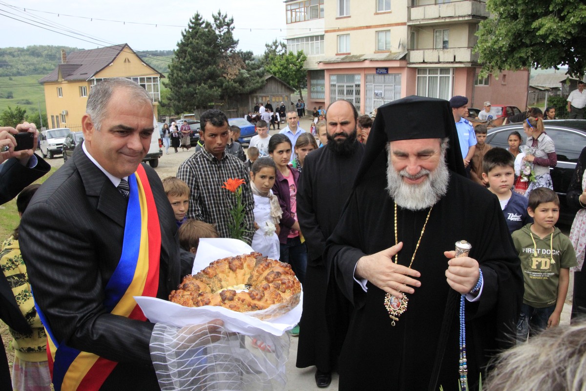 Biserica din Lipova a primit veşmântul sfinţirii