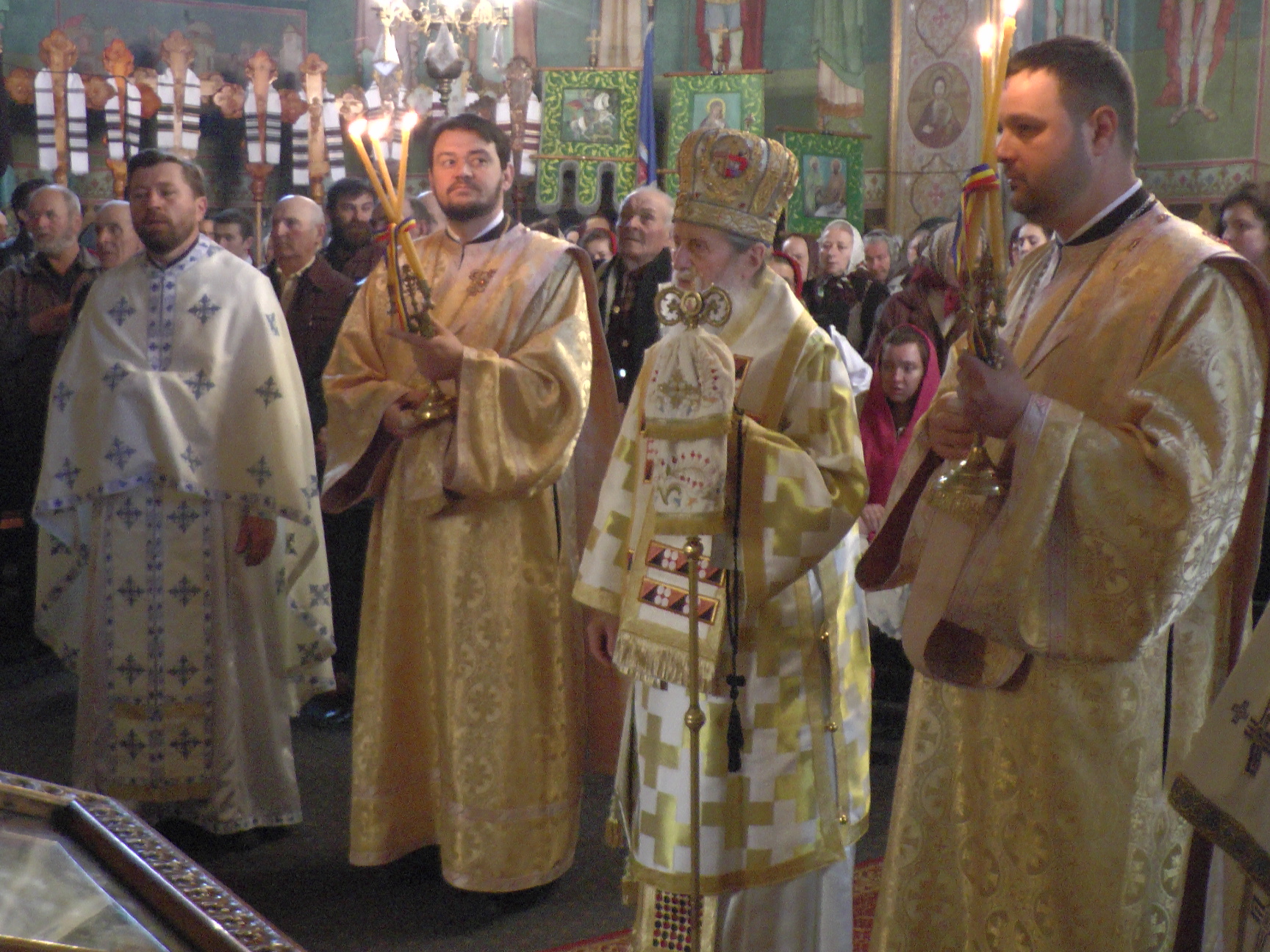 Liturghie arhierească în Parohia Straja Liturghie arhierească în Parohia Straja