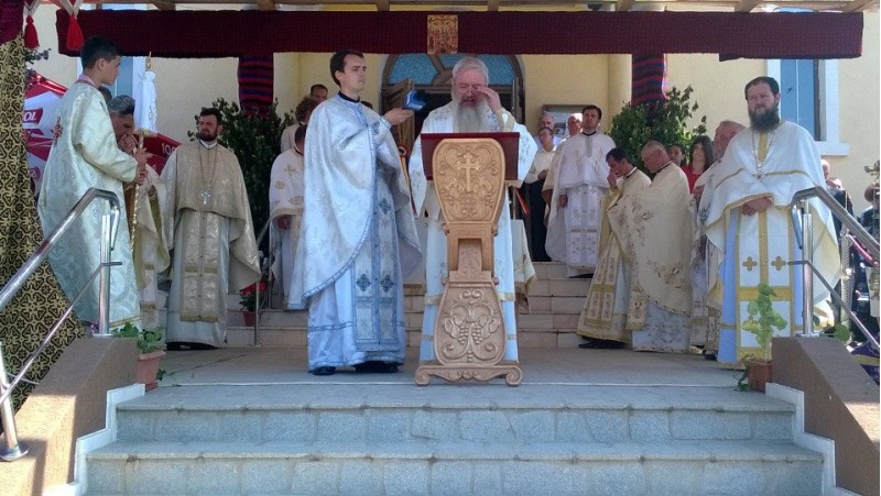 Biserica din Cojocna, sfinţită de IPS Andrei Biserica din Cojocna, sfinţită de IPS Andrei