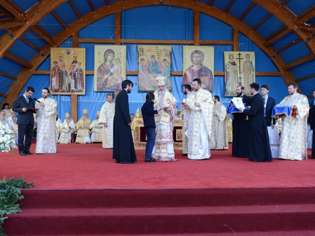 Premierea câştigătorilor concursului naţional „Sfânta Euharistie – lumina vieţii creştine”