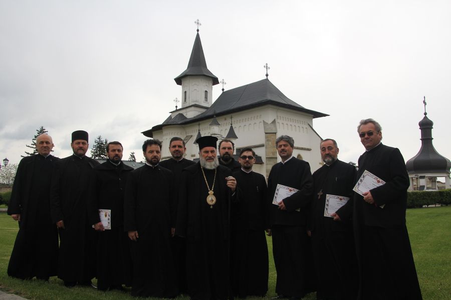 „Sfânta Euharistie - lumina vieţii creştine“, la Centrul eparhial Roman