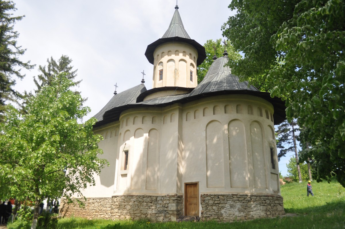 Au început lucrările de reabilitare a Mănăstirii Coşula