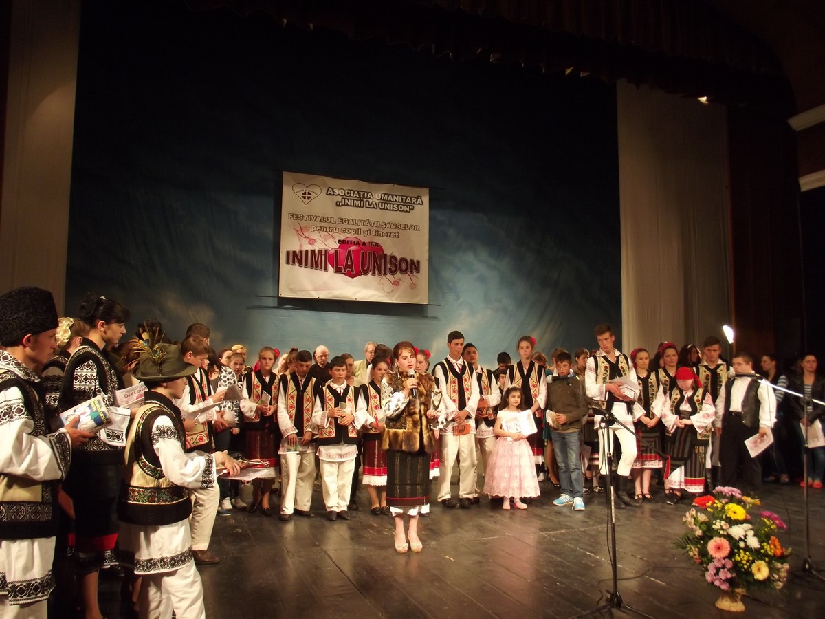 Festivalul egalităţii şanselor pentru copii şi tineret „Inimi la unison“