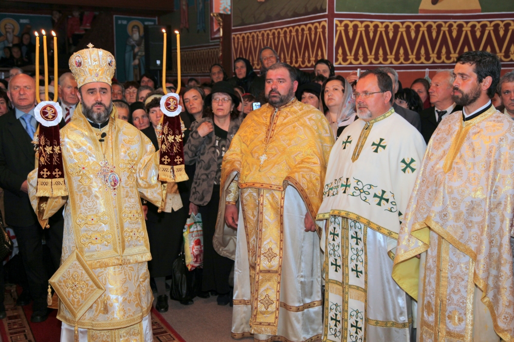 Sfinţirea bisericii Parohiei buzoiene Racoviţeni