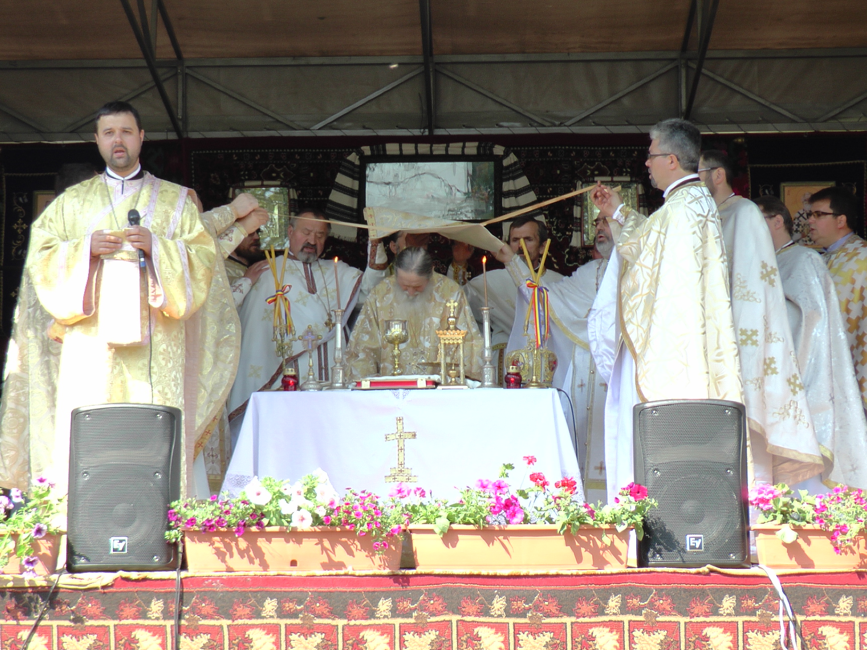 Binecuvântare arhierească în Parohia Hânţeşti Binecuvântare arhierească în Parohia Hânţeşti