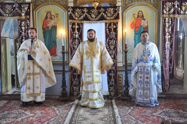 Liturghie arhierească la Parohia Gârceiu