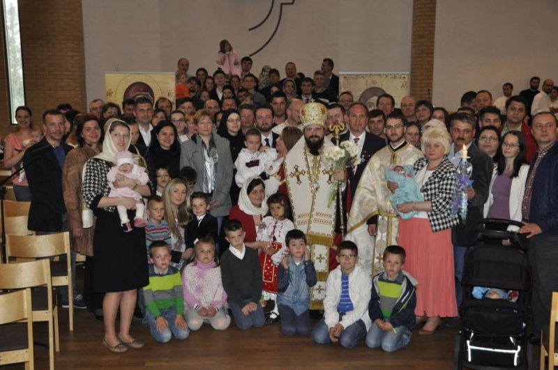 Taina Hirotoniei şi Taina Sfântului Botez săvârşite de Preasfinţitul Episcop Macarie în fiordul norvegian Haugesund