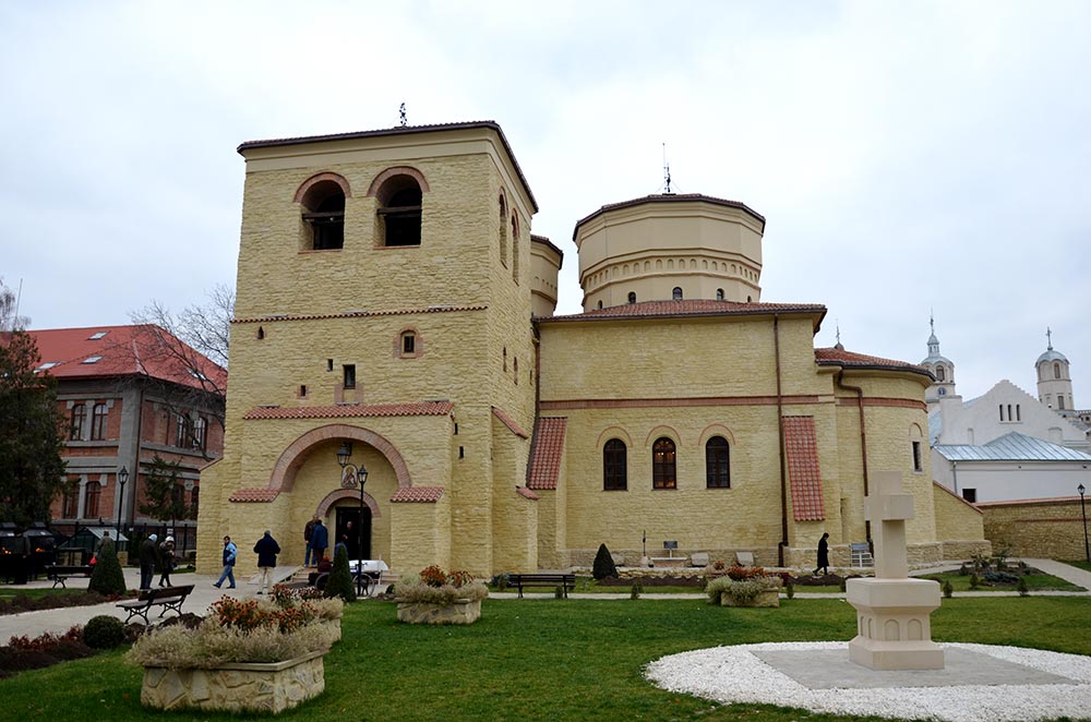 IPS Teofan va sfinţi, luni, Centrul de Zi „Sfântul Proroc Zaharia“ pentru persoane cu deficienţe de auz şi vorbire