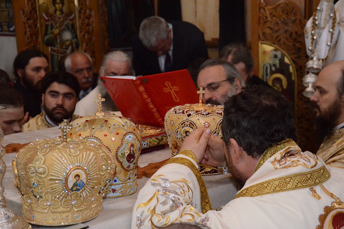 Şase ierarhi la sfinţirea noii biserici a Mănăstirii Popăuţi (Galerie FOTO) Şase ierarhi la sfinţirea noii biserici a Mănăstirii Popăuţi (Galerie FOTO)