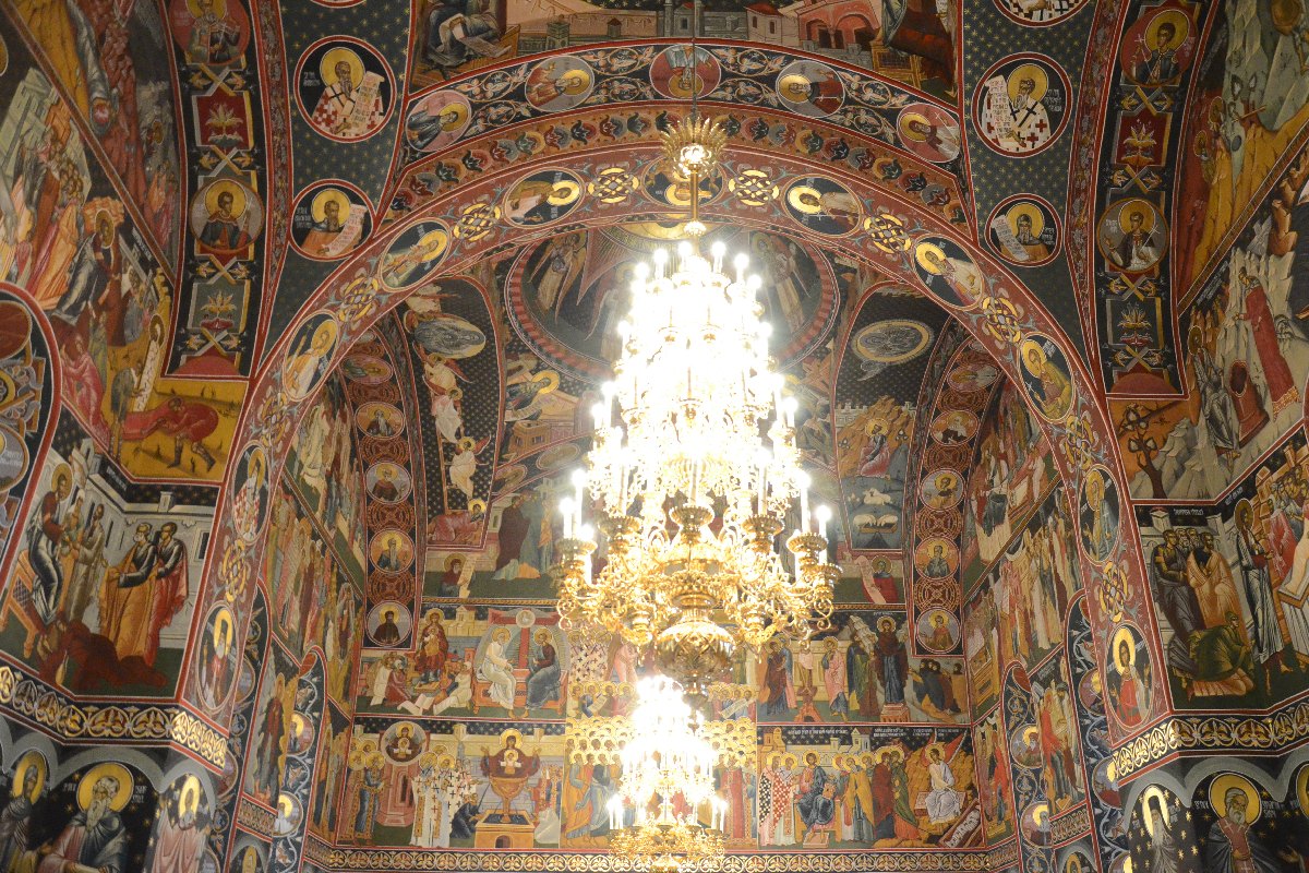 Şase ierarhi la sfinţirea noii biserici a Mănăstirii Popăuţi (Galerie FOTO) Şase ierarhi la sfinţirea noii biserici a Mănăstirii Popăuţi (Galerie FOTO)