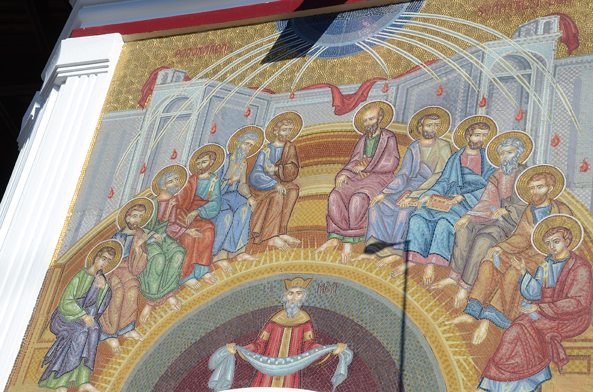 29 de preoţi şi 4.000 de credincioşi la sfinţirea Bisericii „Pogorârea Sfântului Duh“ din Piatra Neamţ