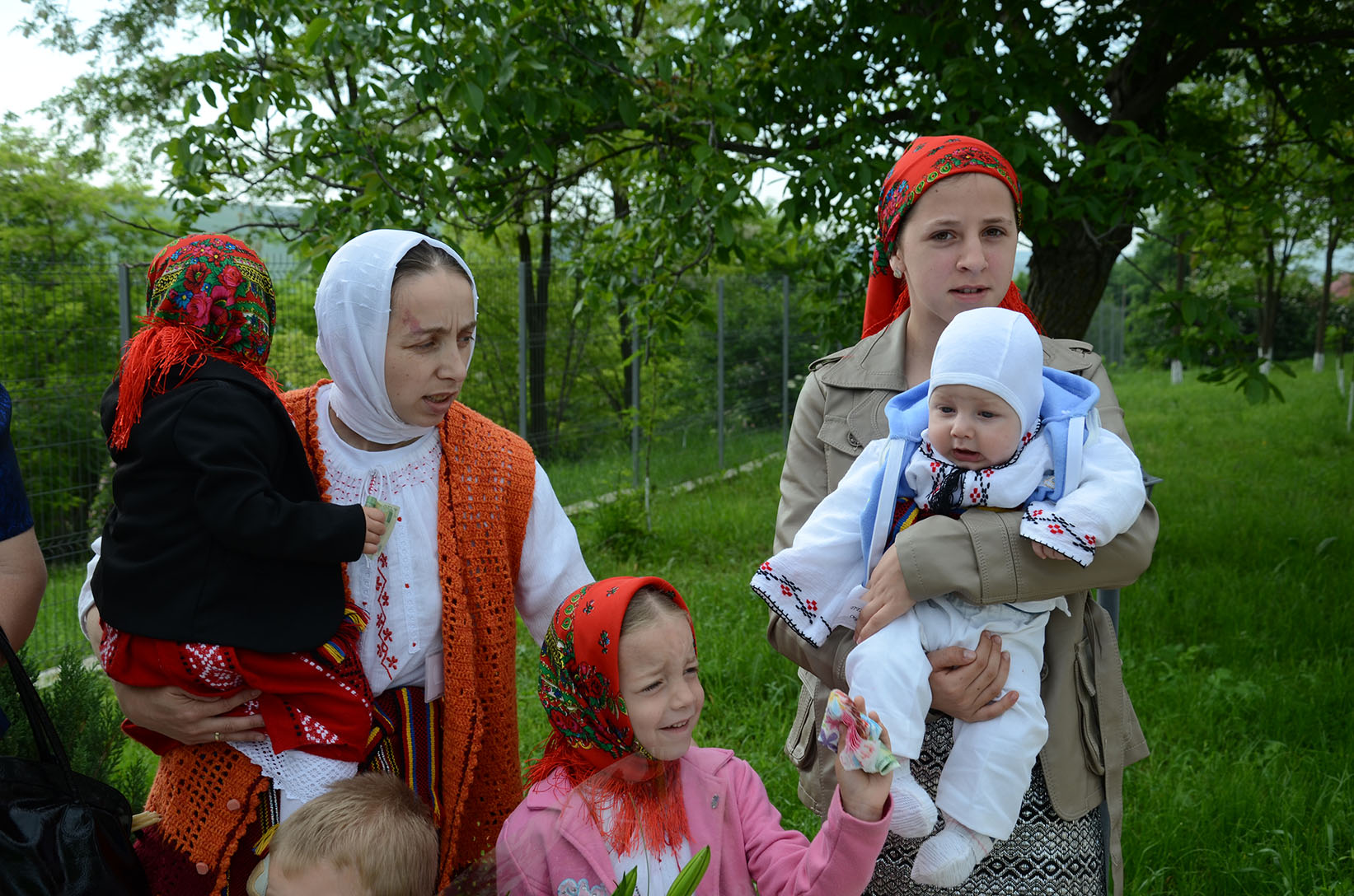 IPS Părinte Mitropolit Teofan a sfinţit Biserica „Sfinţii Împăraţi Constantin şi Elena“ din Frenciugi