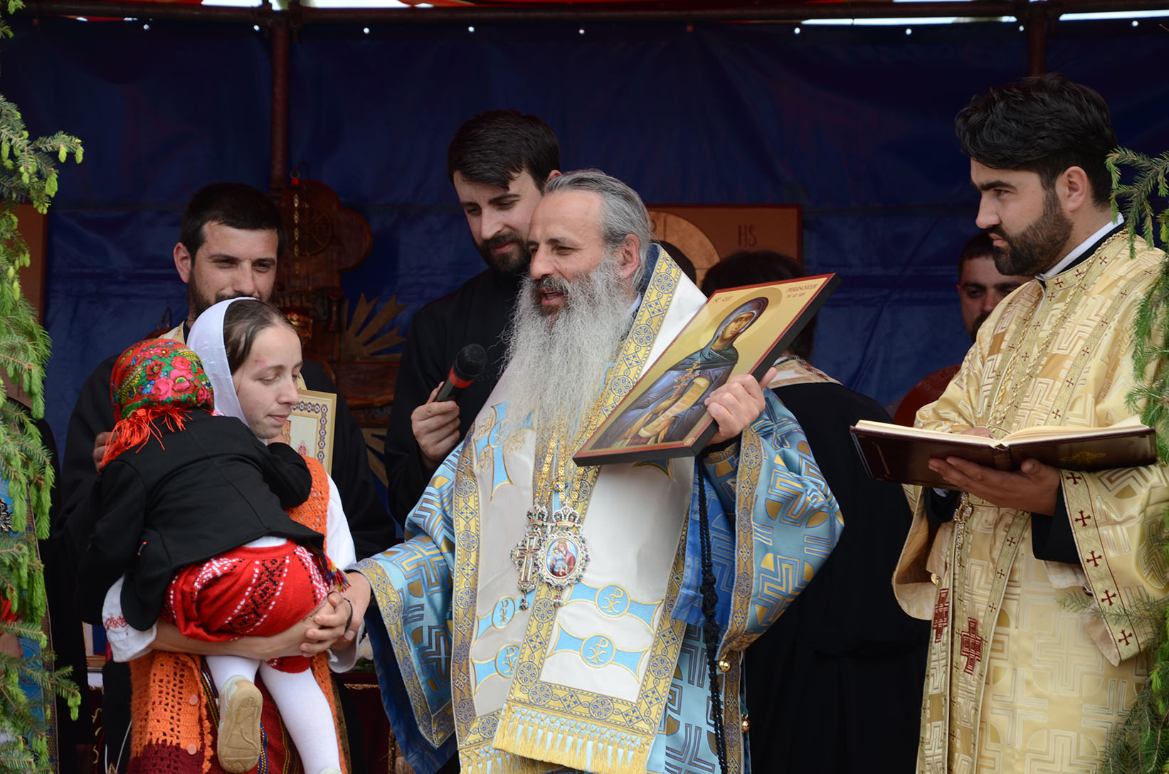 IPS Părinte Mitropolit Teofan a sfinţit Biserica „Sfinţii Împăraţi Constantin şi Elena“ din Frenciugi