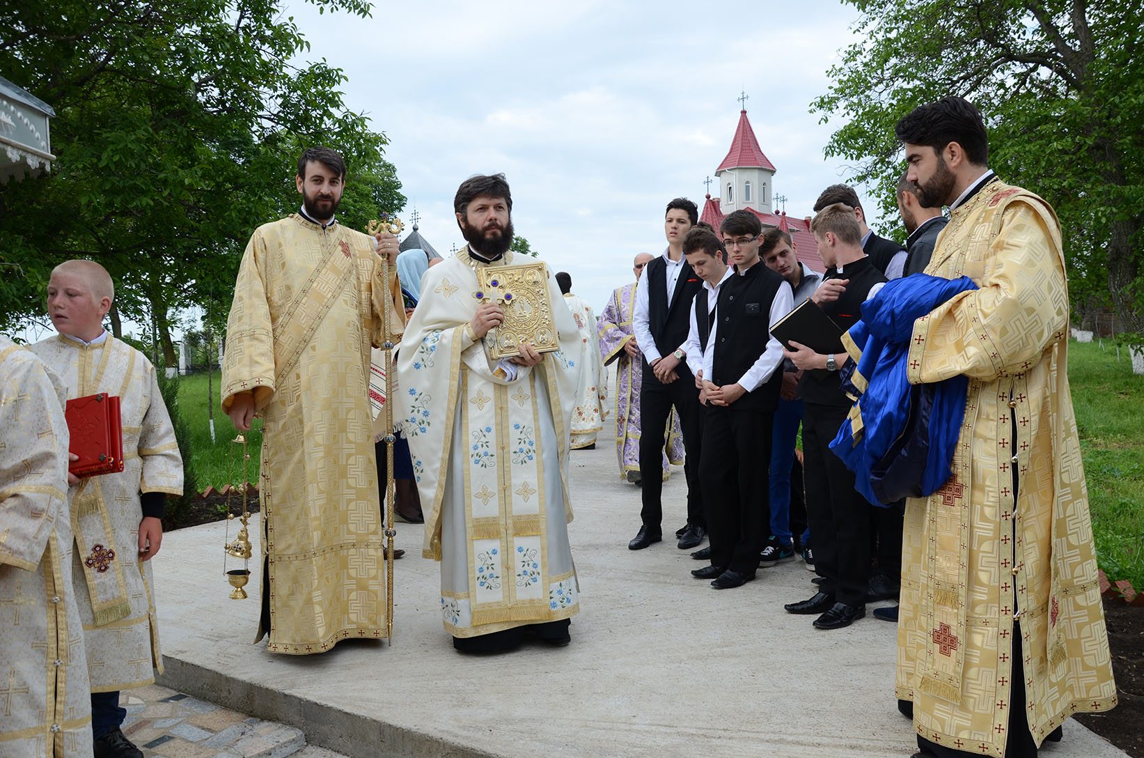 IPS Părinte Mitropolit Teofan a sfinţit Biserica „Sfinţii Împăraţi Constantin şi Elena“ din Frenciugi