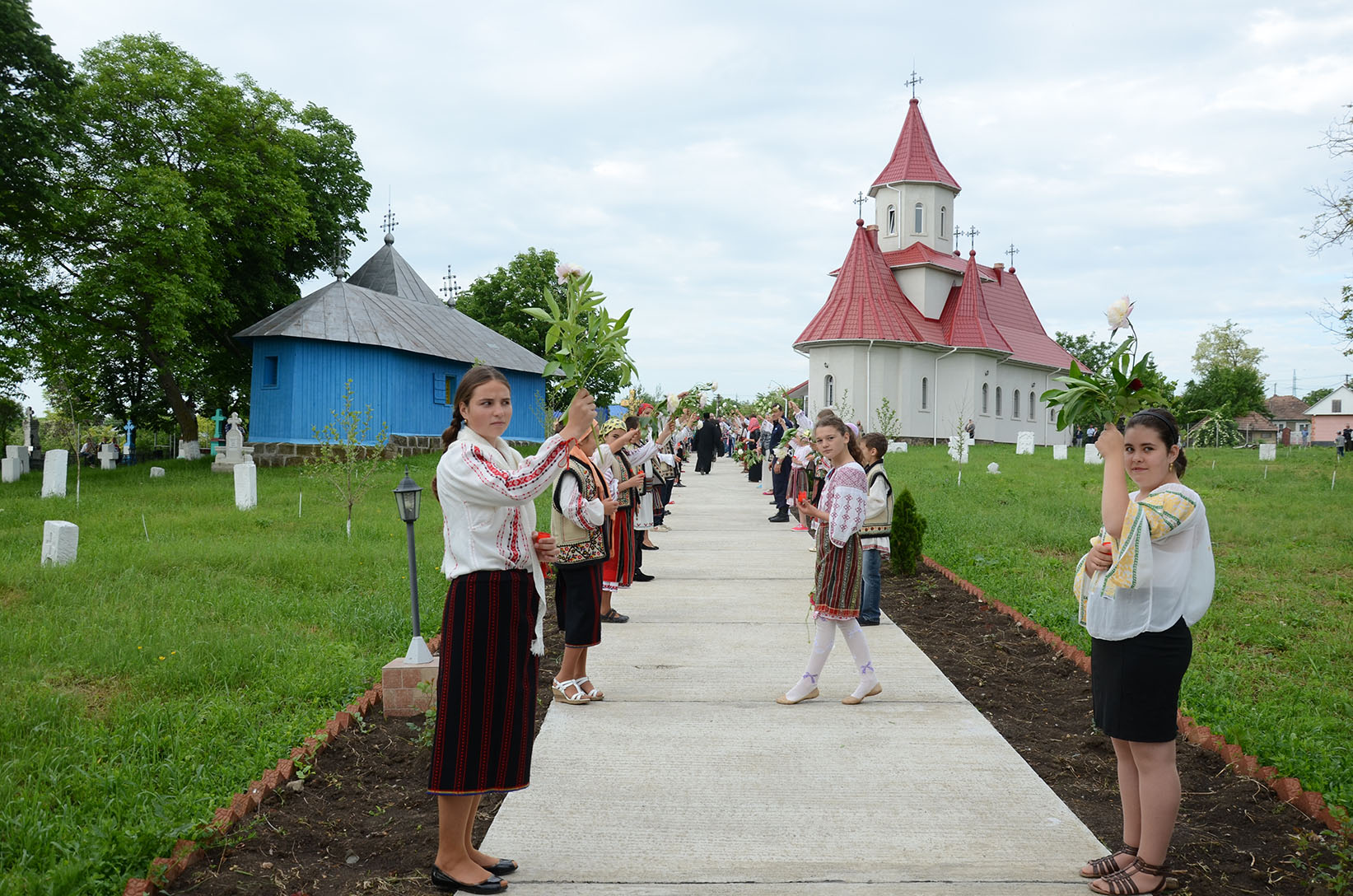 IPS Părinte Mitropolit Teofan a sfinţit Biserica „Sfinţii Împăraţi Constantin şi Elena“ din Frenciugi