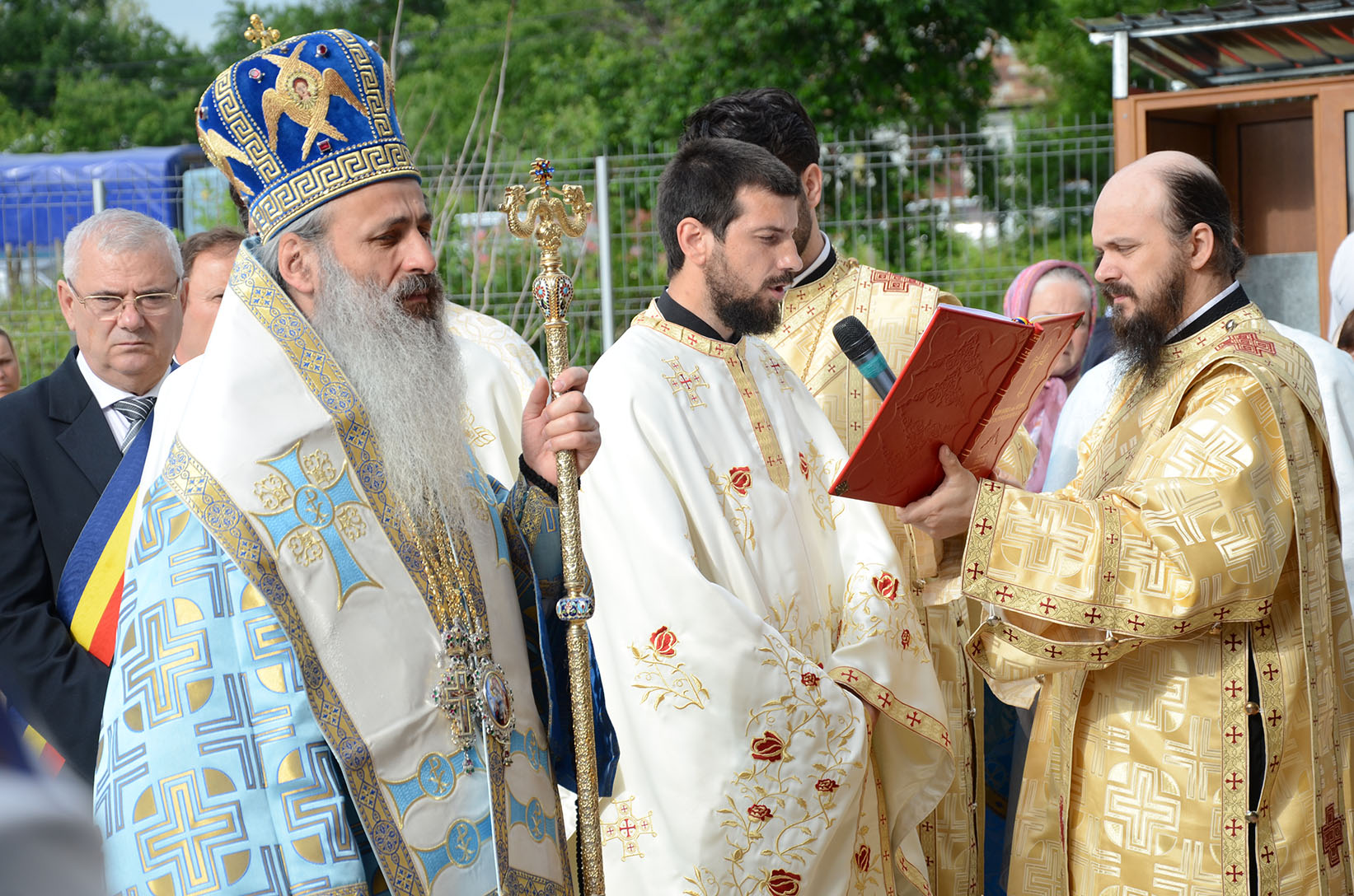 IPS Părinte Mitropolit Teofan a sfinţit Biserica „Sfinţii Împăraţi Constantin şi Elena“ din Frenciugi