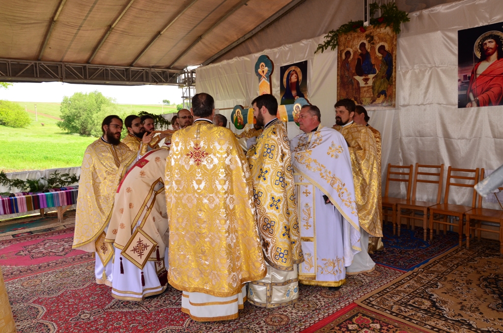 Sfinţire de biserică la Parohia Tudora 3, oficiată de IPS Teofan
