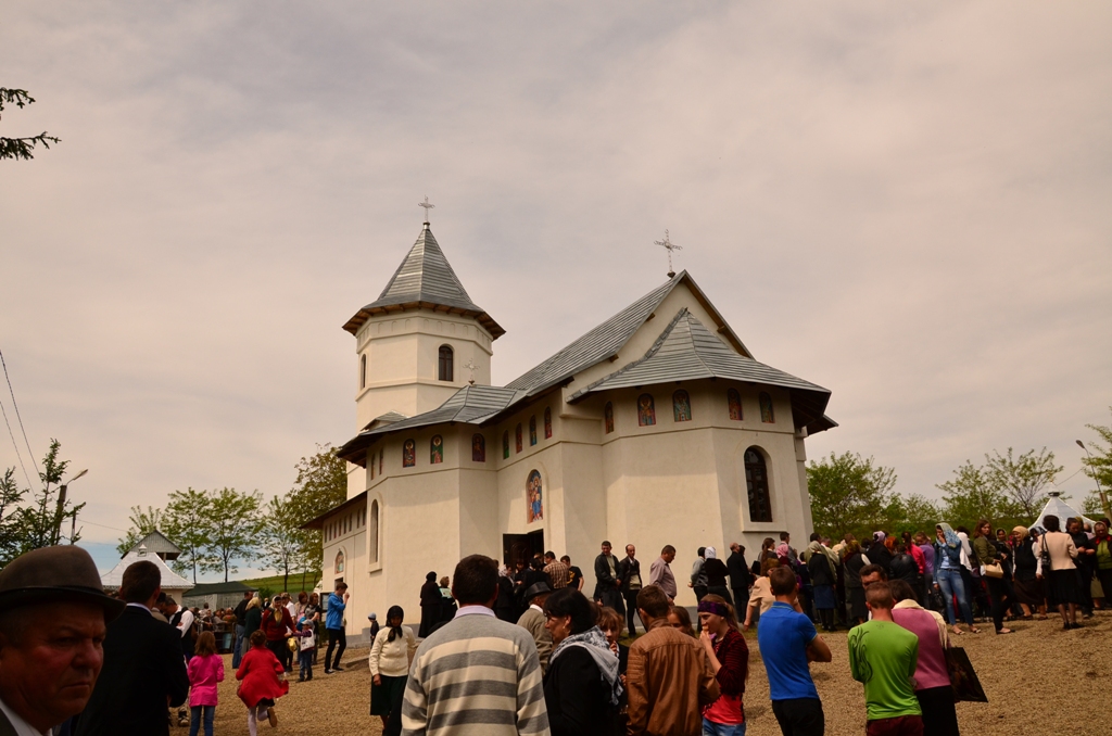 Sfinţire de biserică la Parohia Tudora 3, oficiată de IPS Teofan