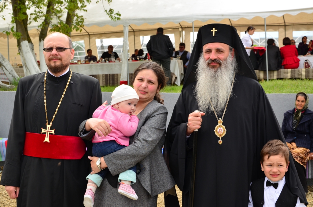 Sfinţire de biserică la Parohia Tudora 3, oficiată de IPS Teofan