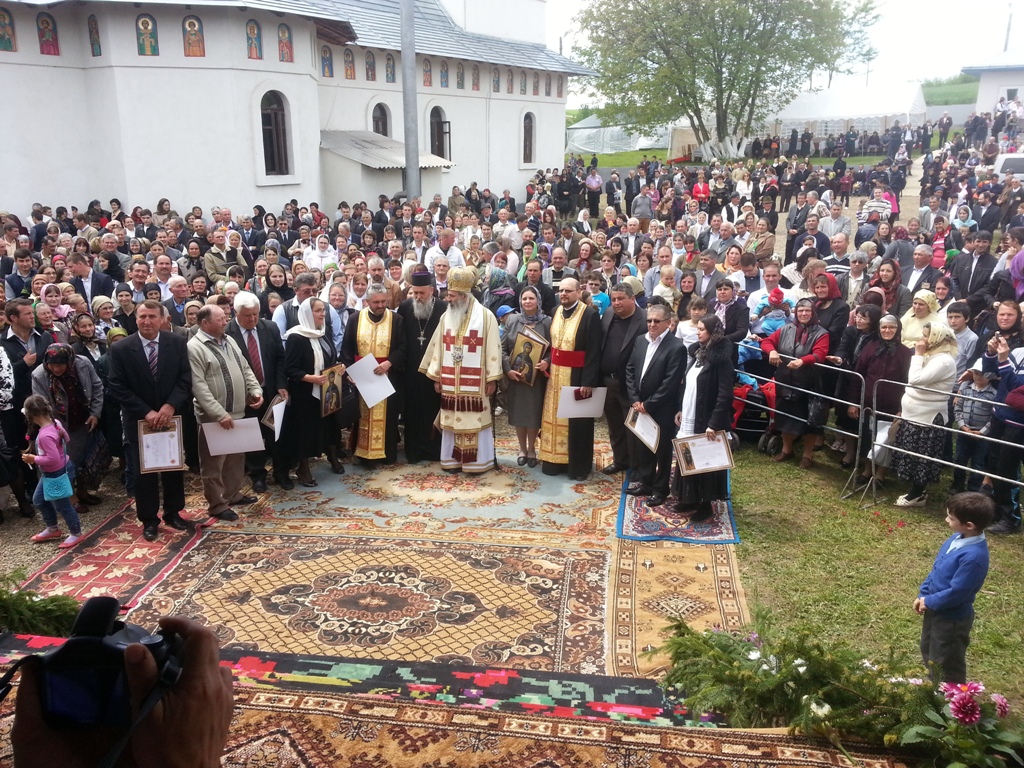 Sfinţire de biserică la Parohia Tudora 3, oficiată de IPS Teofan