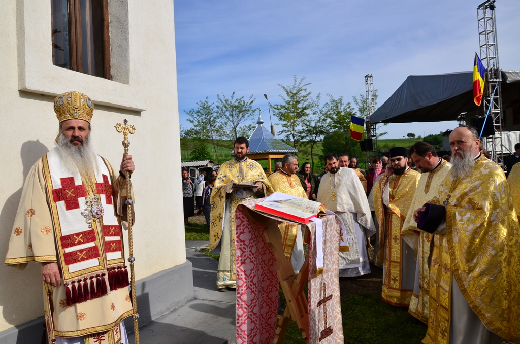 Sfinţire de biserică la Parohia Tudora 3, oficiată de IPS Teofan