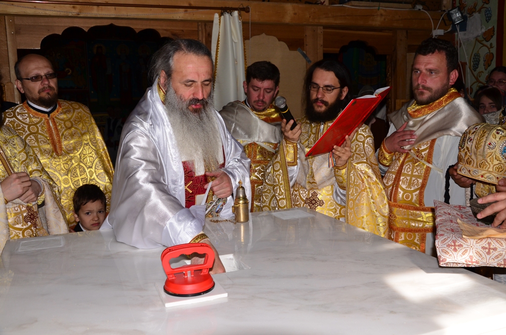 Sfinţire de biserică la Parohia Tudora 3, oficiată de IPS Teofan
