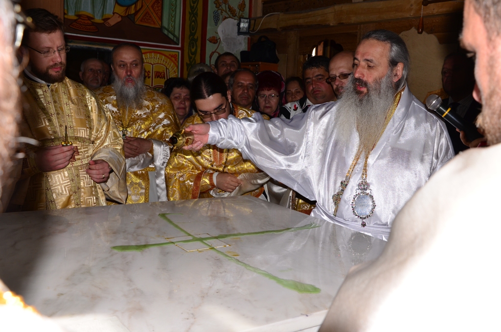 Sfinţire de biserică la Parohia Tudora 3, oficiată de IPS Teofan
