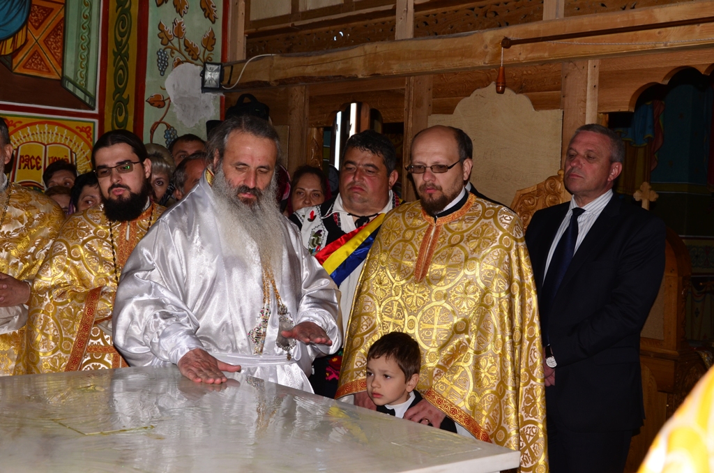 Sfinţire de biserică la Parohia Tudora 3, oficiată de IPS Teofan