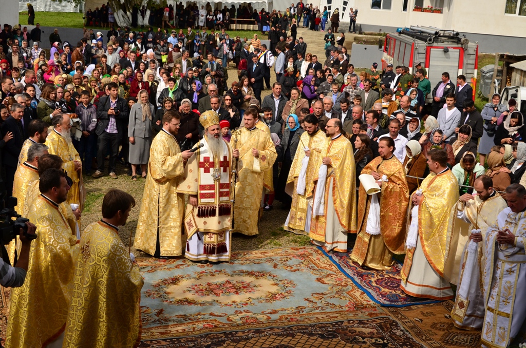Sfinţire de biserică la Parohia Tudora 3, oficiată de IPS Teofan