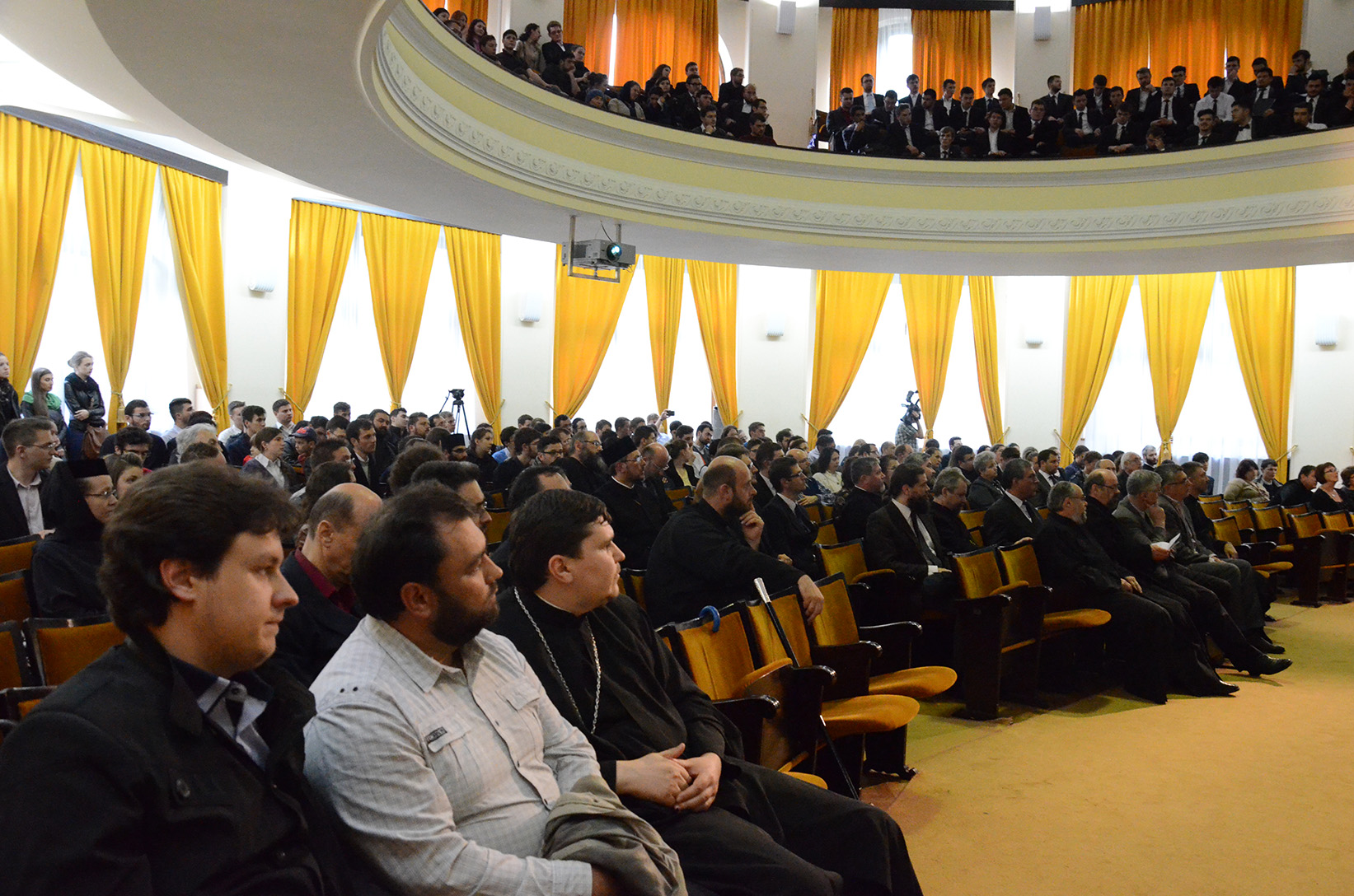 „Trăirea filocalică duce spre comuniunea euharistică“