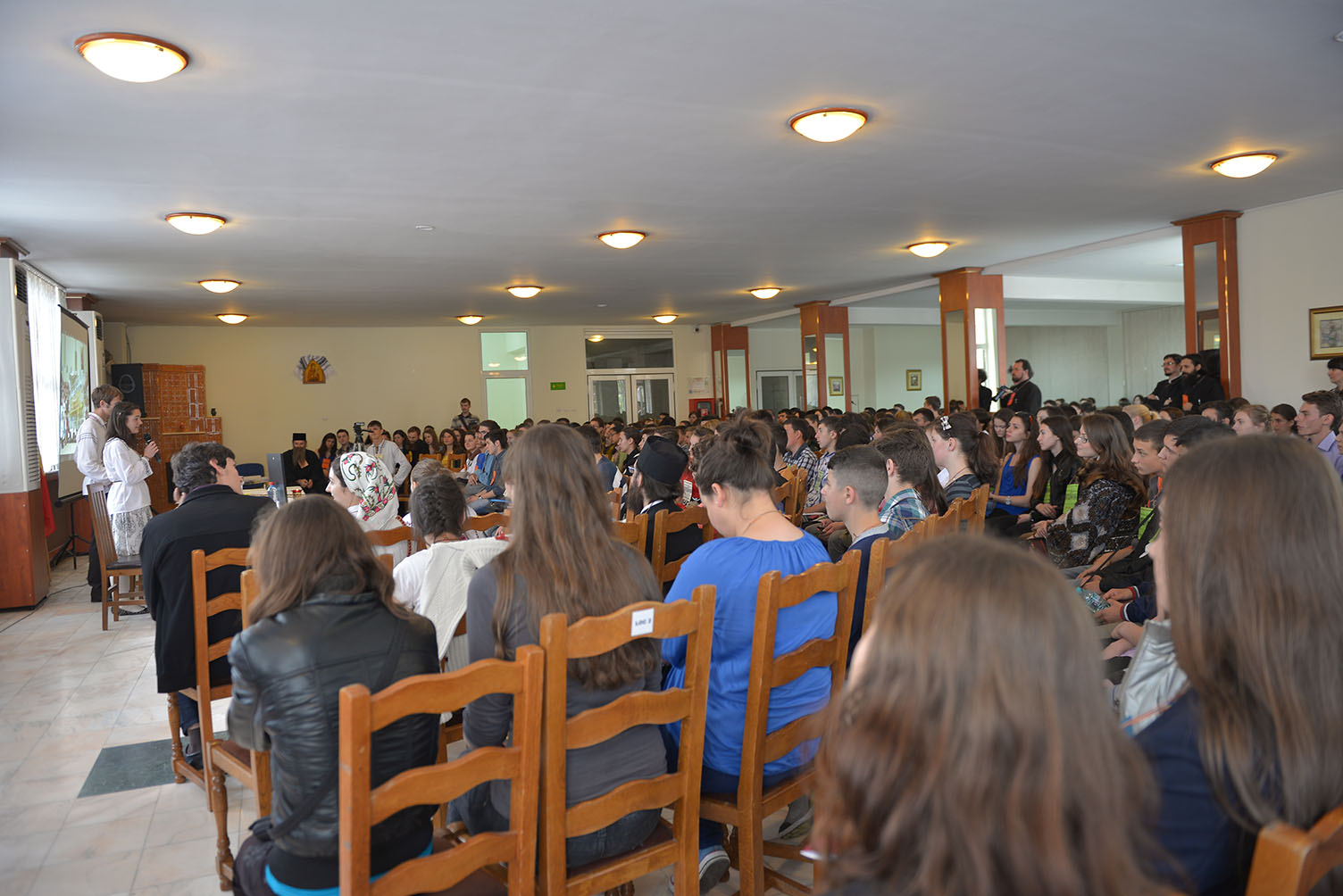 300 de elevi, la întâlnirea „Tânărul ieşean” (GALERIE FOTO)