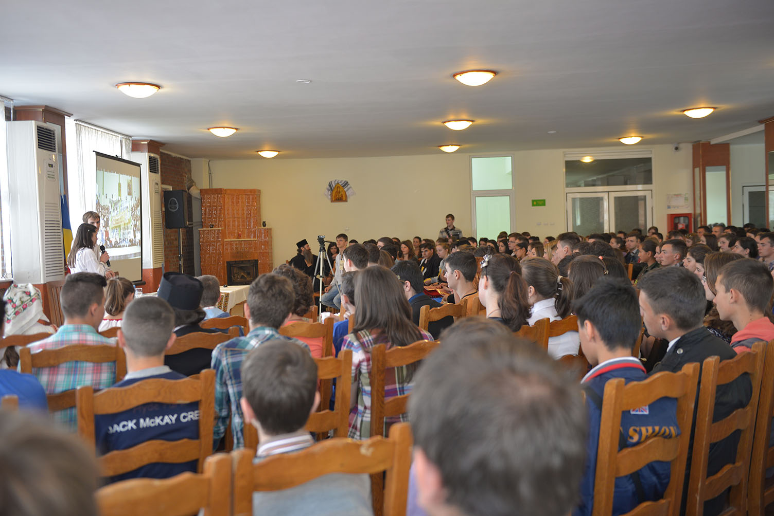 300 de elevi, la întâlnirea „Tânărul ieşean” (GALERIE FOTO)