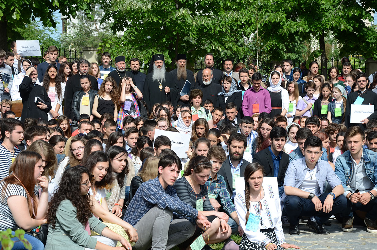 300 de elevi, la întâlnirea „Tânărul ieşean” (GALERIE FOTO)