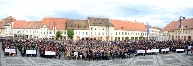 Peste 2000 de studenţi la festivitatea de absolvire de la Sibiu