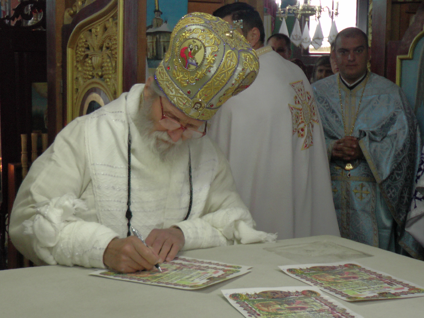 IPS Pimen a sfinţit biserica Parohiei Măzănăieşti