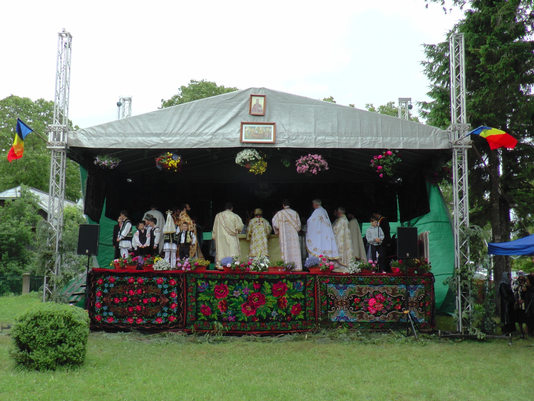 IPS Pimen a sfinţit biserica Parohiei Măzănăieşti