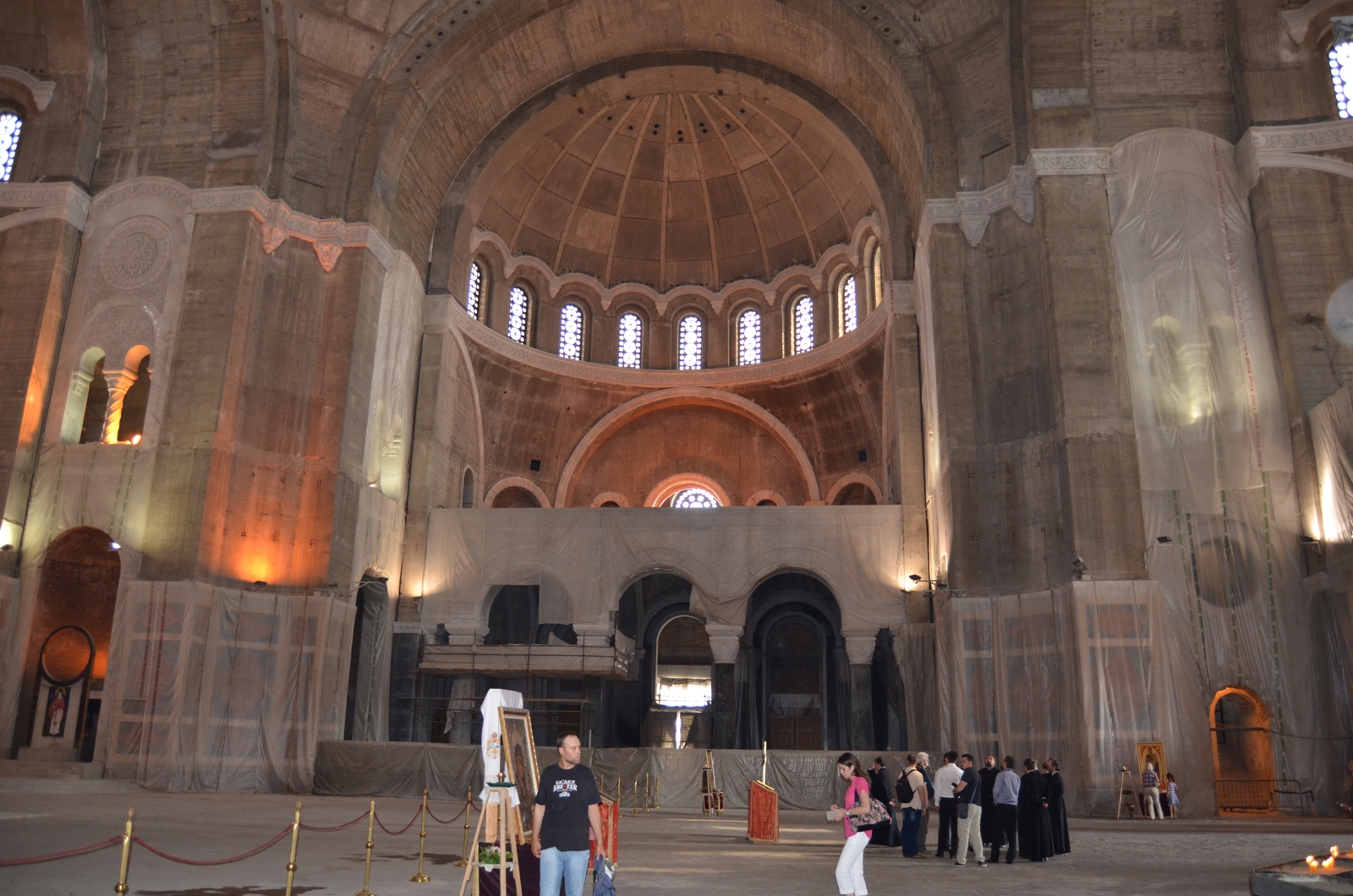 Ajutoare pentru persoanele sinistrate din Serbia