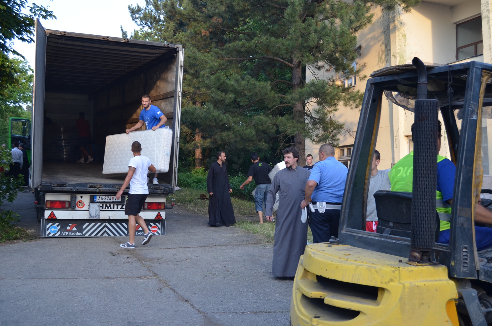 Ajutoare pentru persoanele sinistrate din Serbia