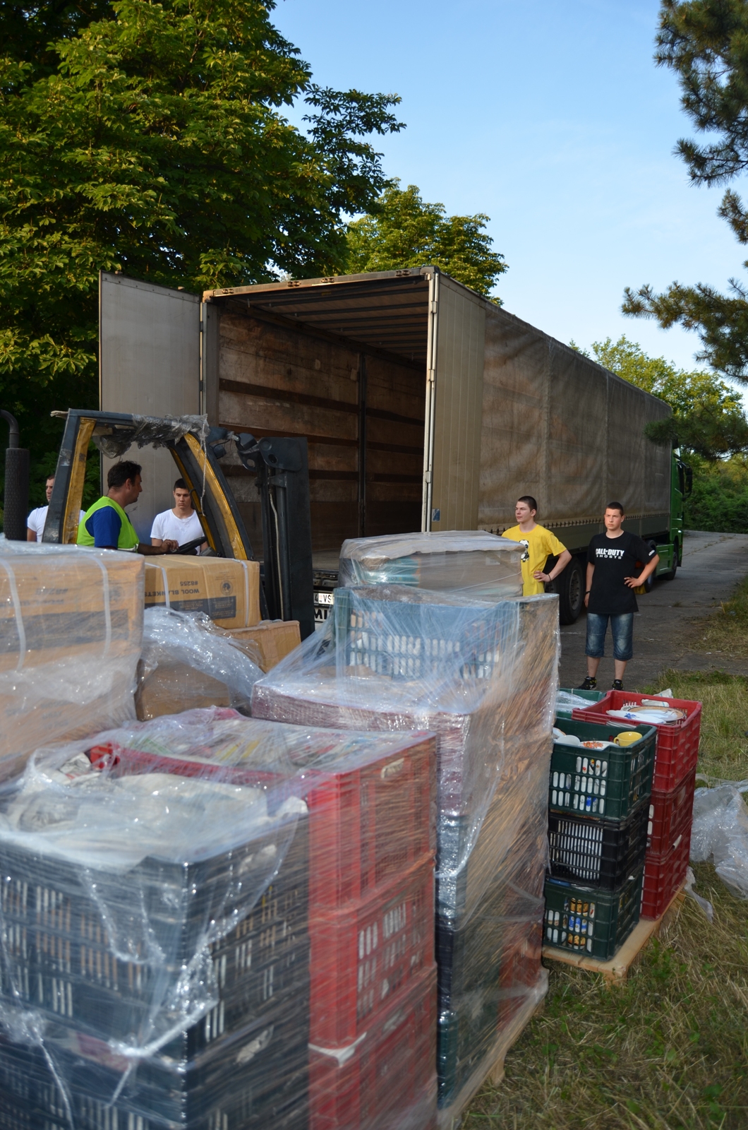 Ajutoare pentru persoanele sinistrate din Serbia