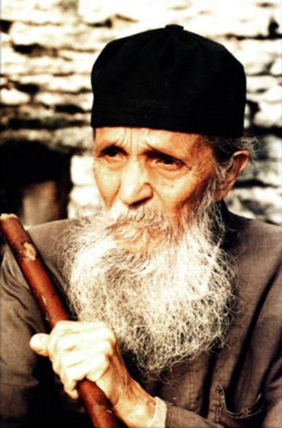 Primeşte sfaturile Bătrânilor cu credinţă şi străduieşte-te să împlineşti ceea ce ţi-au grăit ei ţie