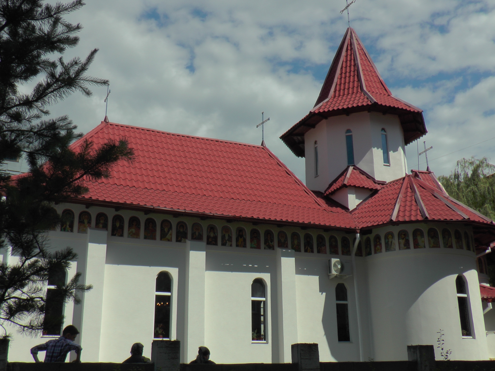 Biserica din cartierul sucevean Obcini a fost sfinţită