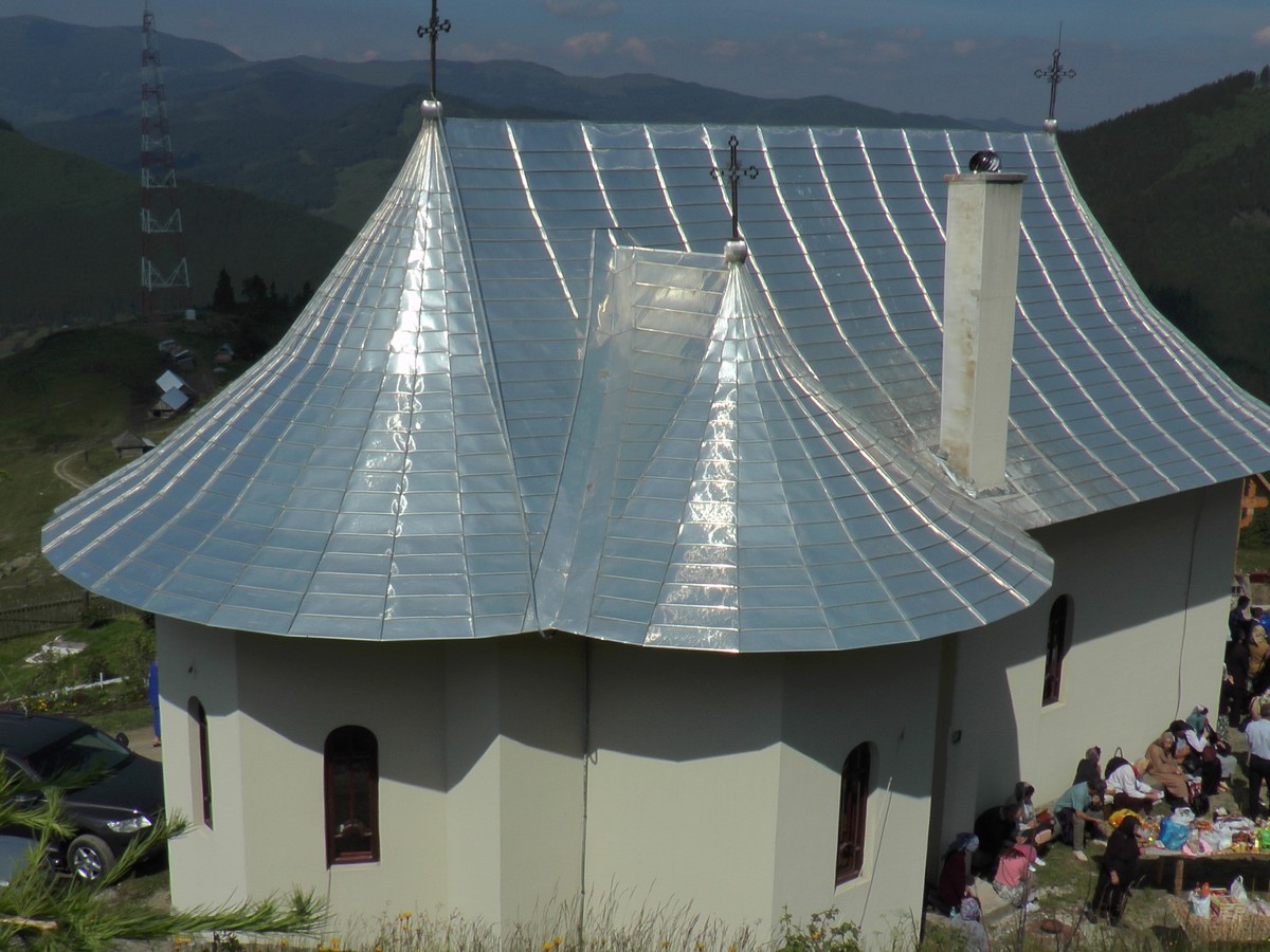 Bucurie duhovnicească la hramul Schitului Botuş