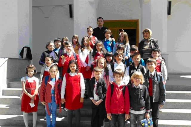 Vernisajul expoziţiei de pictură cu tema &quot;Cinstirea Sfinţilor Martiri Brâncoveni&quot; şi premierea câştigătorilor la Biserica &quot;Iancu Vechi – Mătăsari&quot;