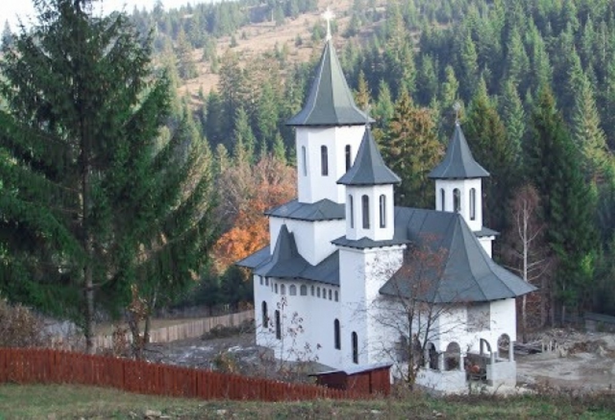 Slujire arhierească la Mănăstirea Cotumba