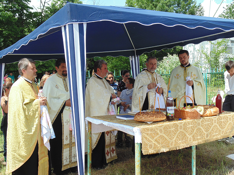 Slujbă de pomenire a eroilor la Stânca-Roznovanu