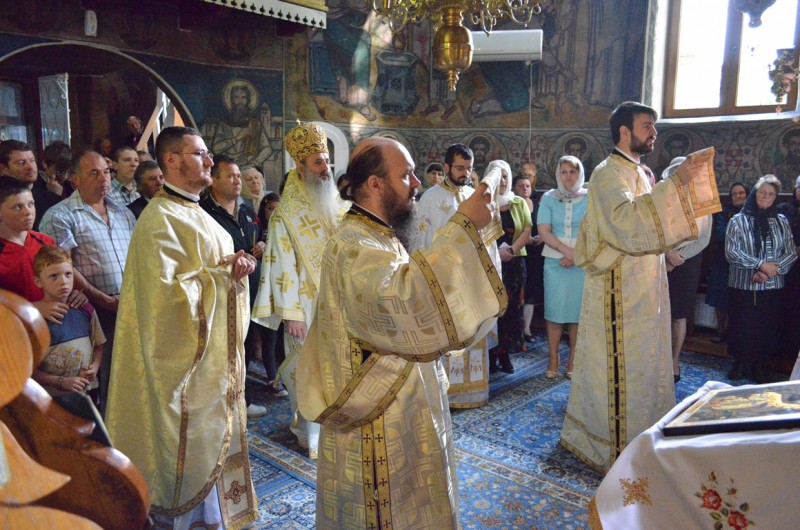 Ectenia „Să plinim rugăciunea cea de seară Domnului”