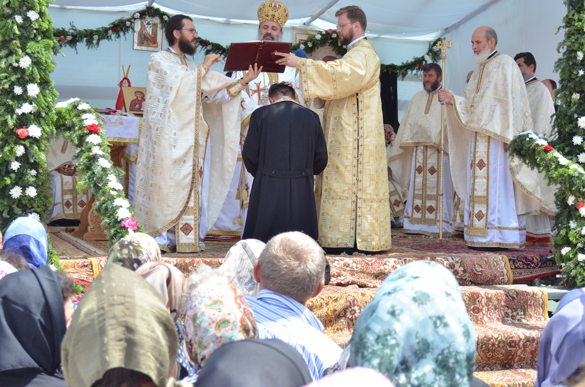 Sfințire de biserică în Duminica Tuturor Sfinților