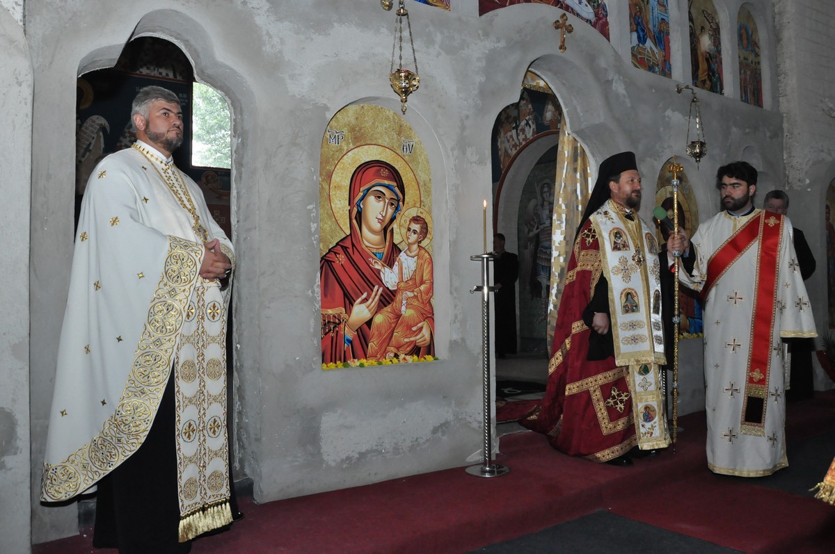 Moment aniversar în Parohia „Sfântul Iulian“ din Iaşi (GALERIE FOTO)